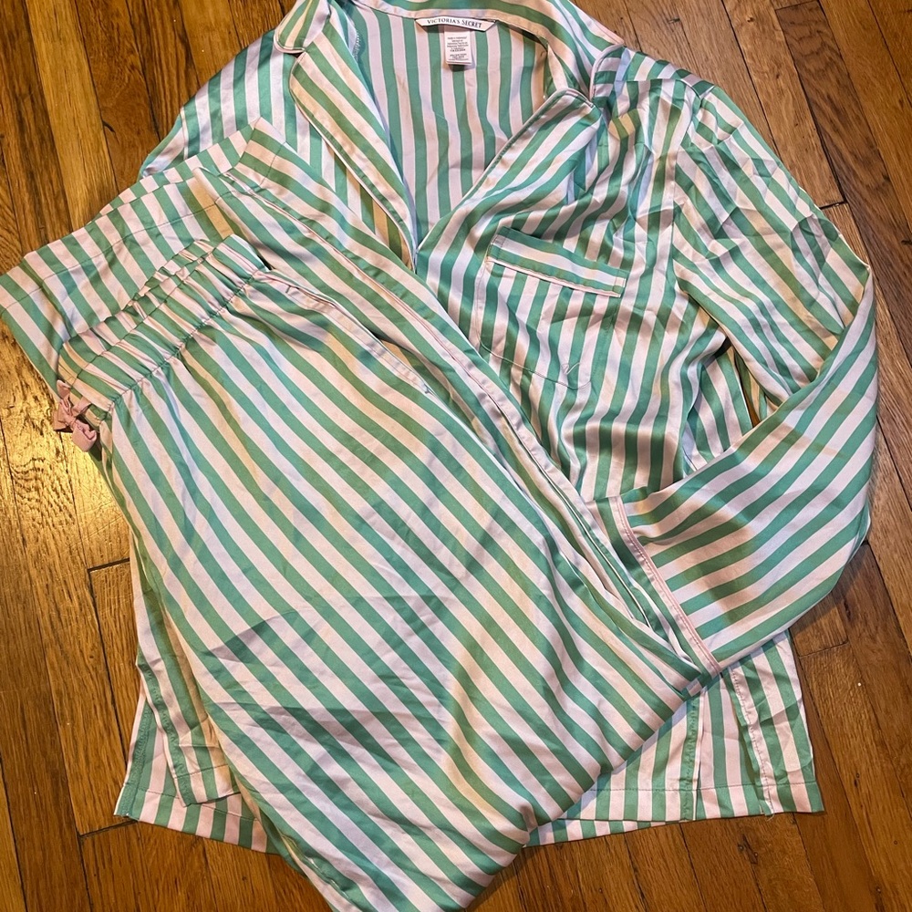 VS Satin PJ set XS